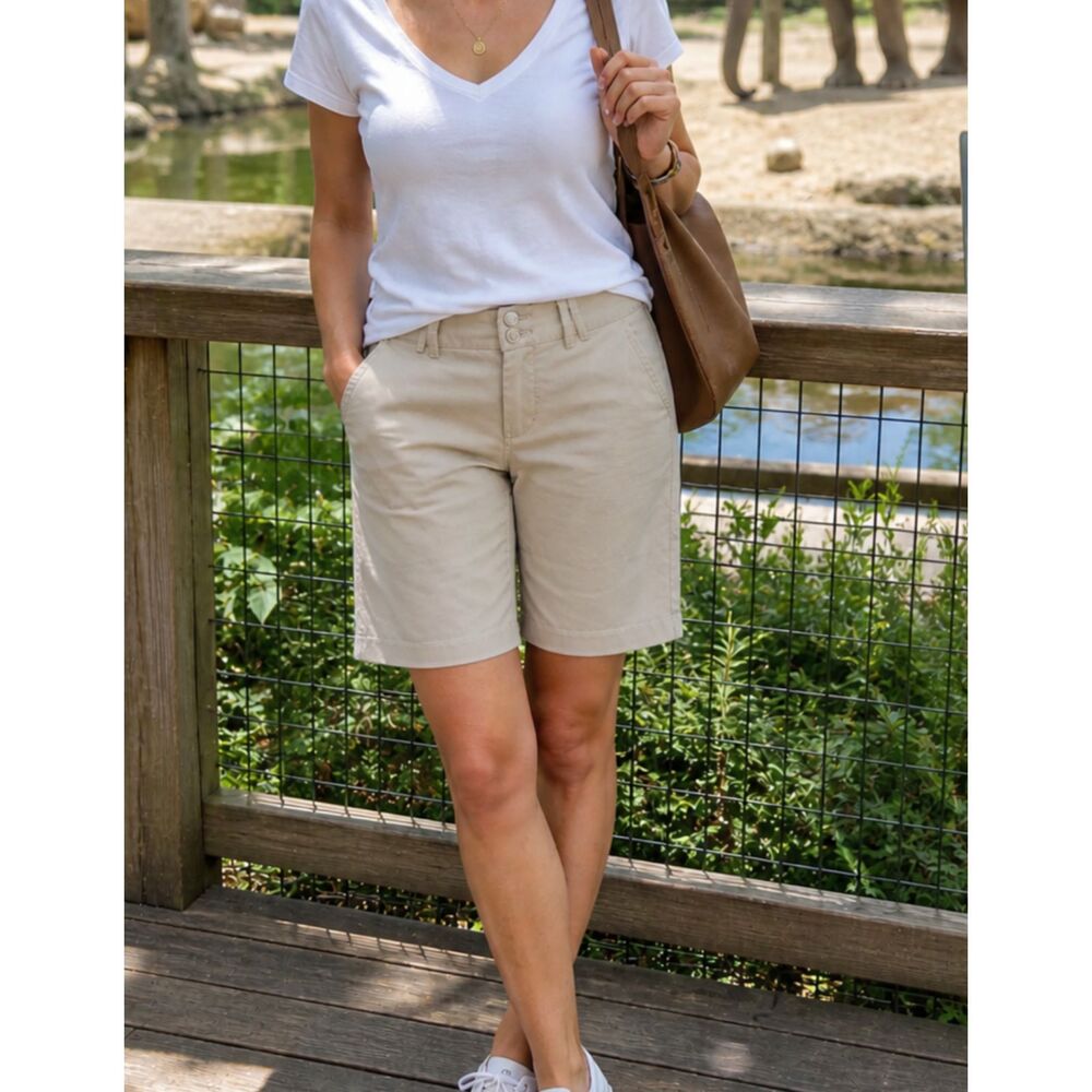 Old Navy Low Waist Khaki Bermuda Shorts Womens Size 10 Cotton Stretch Casual